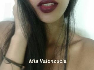 Mia_Valenzuela